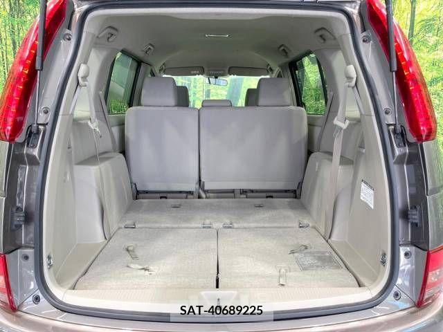 Toyota ISIS 2008-11 391468-10