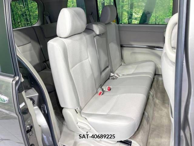 Toyota ISIS 2008-11 391468-9