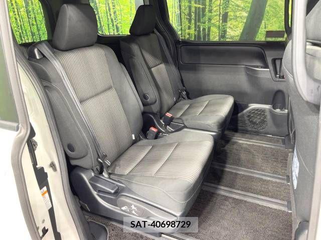 Toyota VOXY 2017-07 289128-9