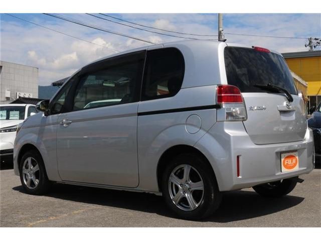 Toyota SPADE 2014-06 5633-1
