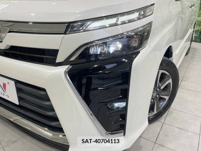 Toyota VOXY 2018-07 370521-12