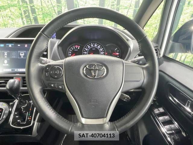 Toyota VOXY 2018-07 370521-11
