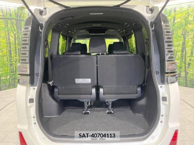 Toyota VOXY 2018-07 370521-10