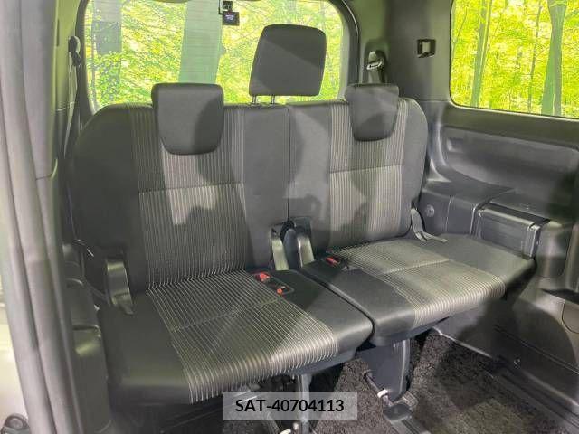 Toyota VOXY 2018-07 370521-9