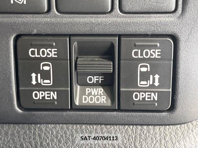Toyota VOXY 2018-07 370521-2
