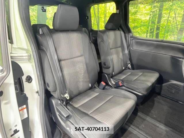Toyota VOXY 2018-07 370521-8