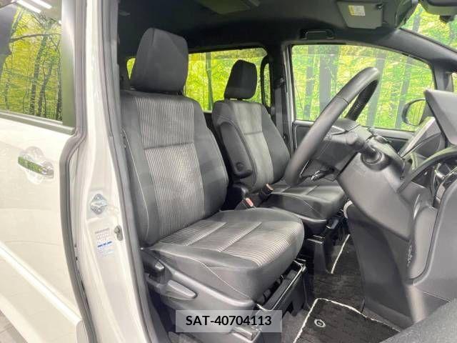 Toyota VOXY 2018-07 370521-7