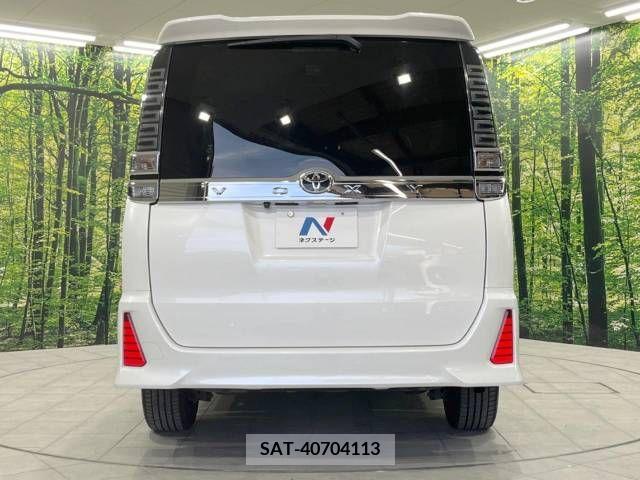 Toyota VOXY 2018-07 370521-15