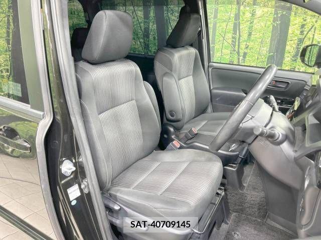 Toyota VOXY 2017-12 219485-8