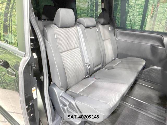 Toyota VOXY 2017-12 219485-9