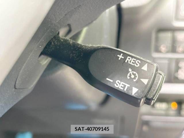 Toyota VOXY 2017-12 219485-7