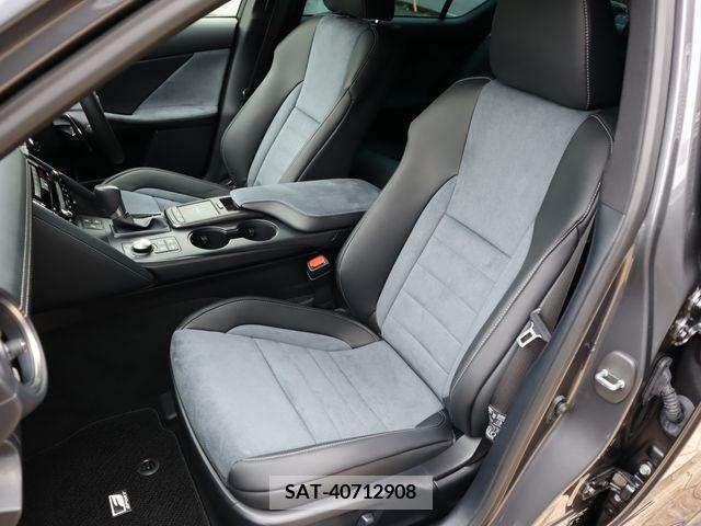Lexus IS 2022-03 275465-9