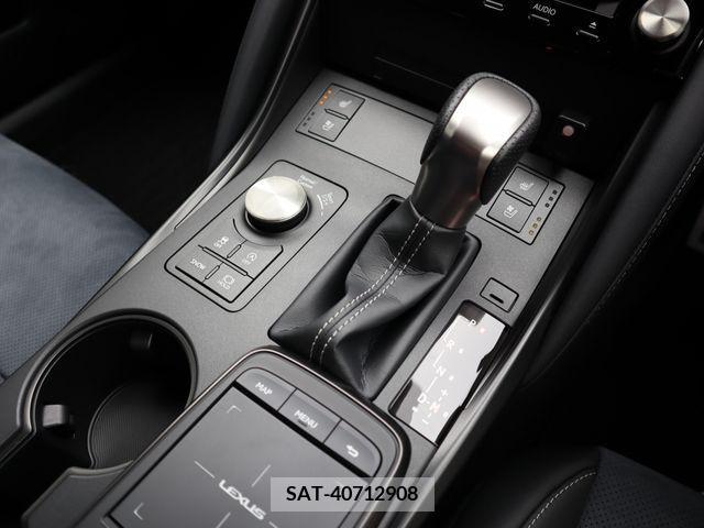 Lexus IS 2022-03 275465-15