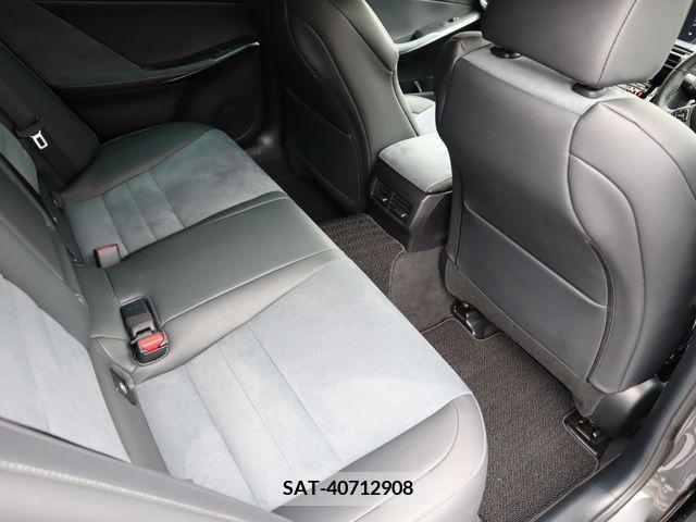 Lexus IS 2022-03 275465-10