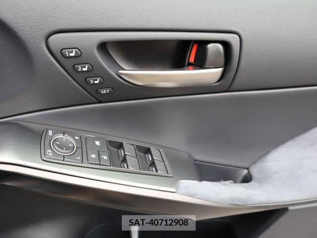 Lexus IS 2022-03 275465-17