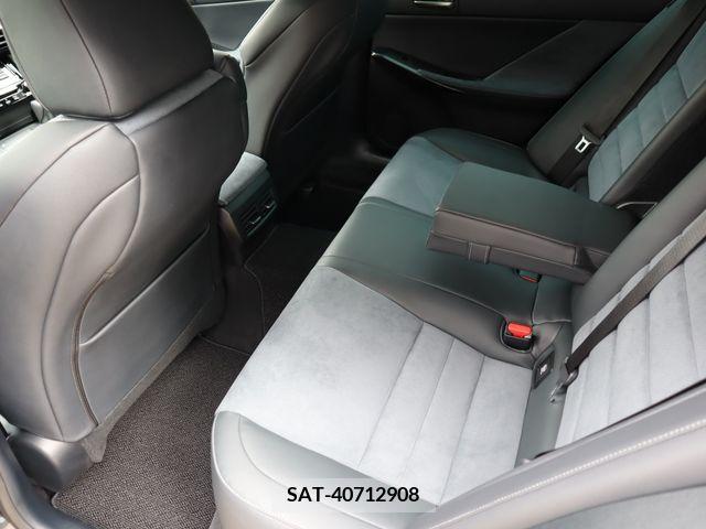 Lexus IS 2022-03 275465-11