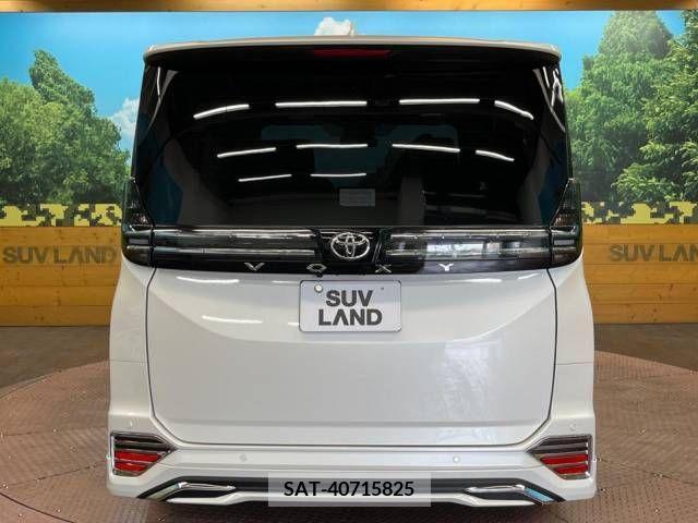 Toyota VOXY 2023-05 333212-15