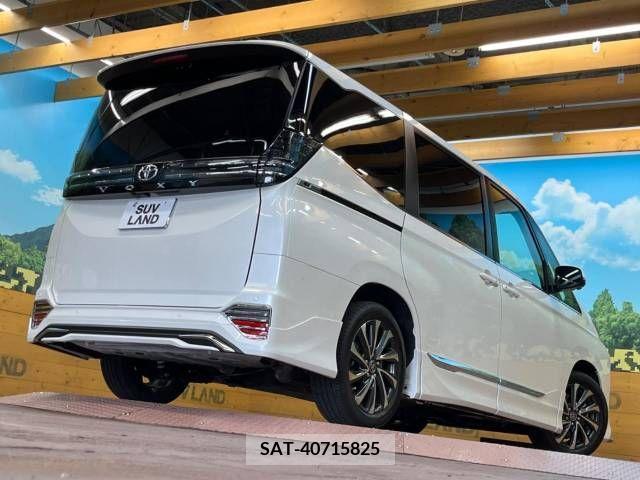 Toyota VOXY 2023-05 333212-17