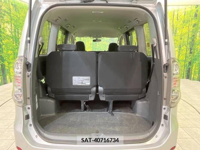 Toyota VOXY 2009-10 251211-11