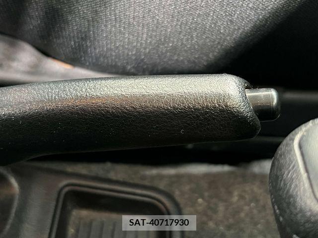 Nissan KICKS 2009-04 304919-24