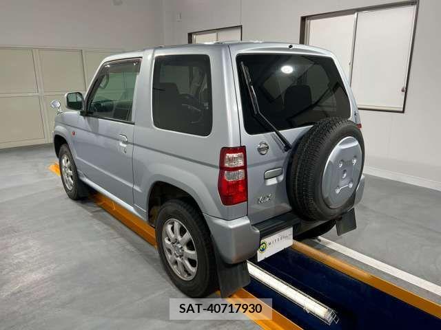 Nissan KICKS 2009-04 304919-5