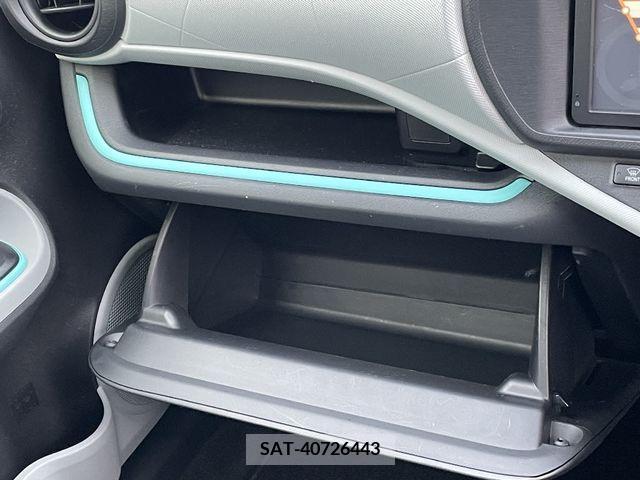 Toyota AQUA 2012-04 314139-19