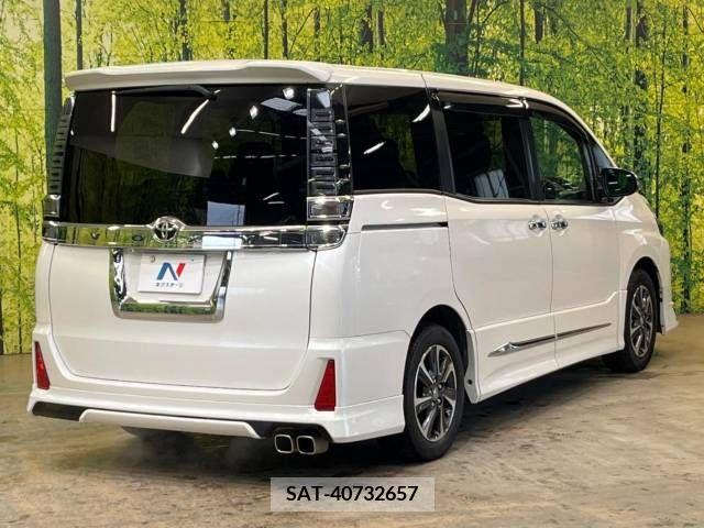 Toyota VOXY 2018-03 215780-18