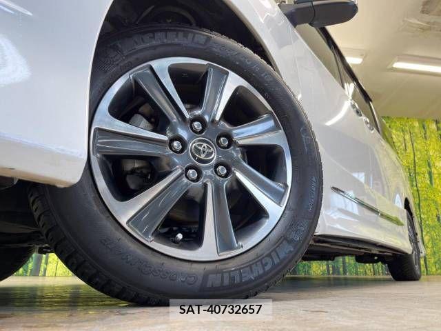 Toyota VOXY 2018-03 215780-14