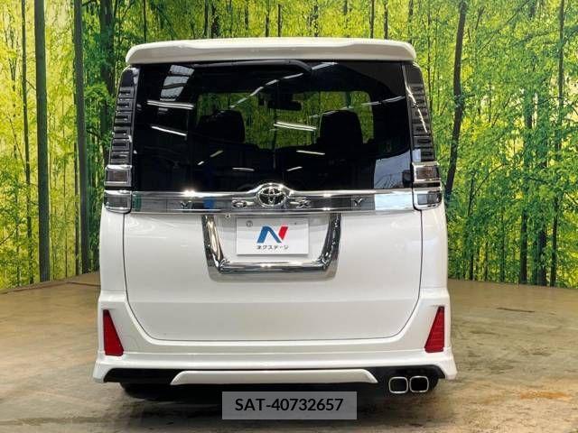 Toyota VOXY 2018-03 215780-16