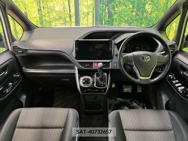 Toyota VOXY 2018-03 215780-1