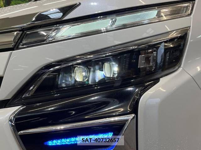 Toyota VOXY 2018-03 215780-13