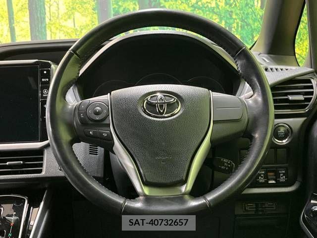 Toyota VOXY 2018-03 215780-11