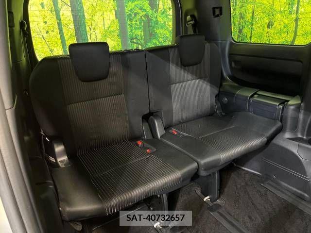 Toyota VOXY 2018-03 215780-10