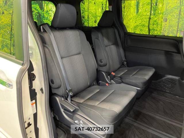 Toyota VOXY 2018-03 215780-9