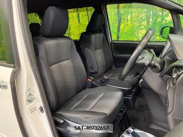 Toyota VOXY 2018-03 215780-8