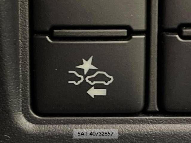 Toyota VOXY 2018-03 215780-6