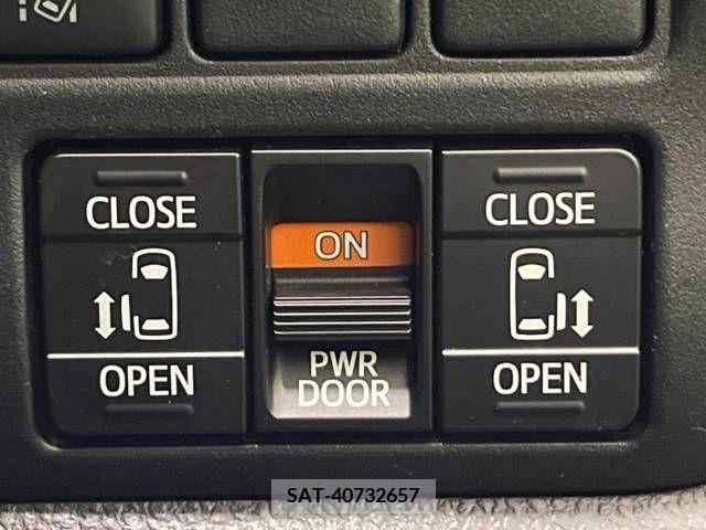 Toyota VOXY 2018-03 215780-5