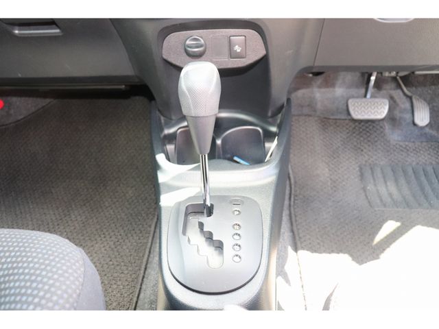 Toyota VITZ HYBRID 2017-08 182875-15