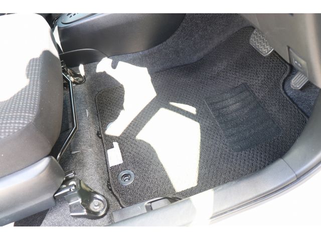 Toyota VITZ HYBRID 2017-08 182875-17