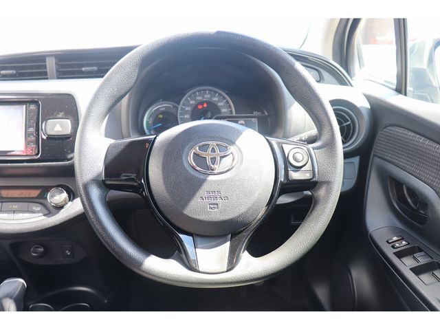 Toyota VITZ HYBRID 2017-08 182875-12