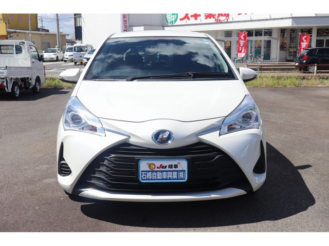 Toyota VITZ HYBRID 2017-08 182875-1