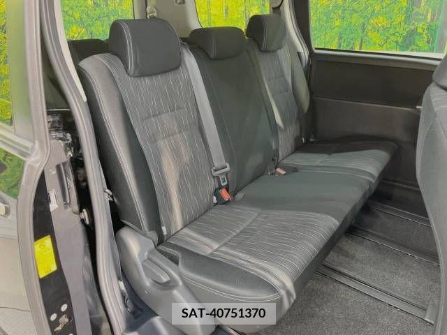 Toyota VOXY 2012-06 327844-8