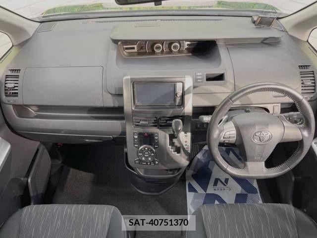 Toyota VOXY 2012-06 327844-1