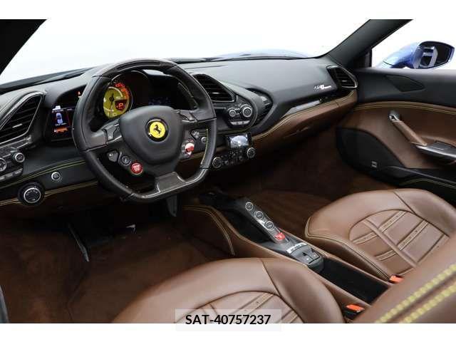 Ferrari 488 Spider 2018-08 240848-2