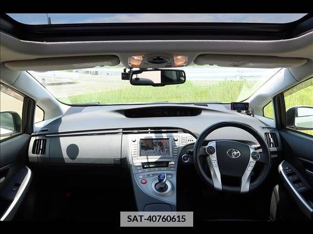 Toyota PRIUS 2014-02 352306-9