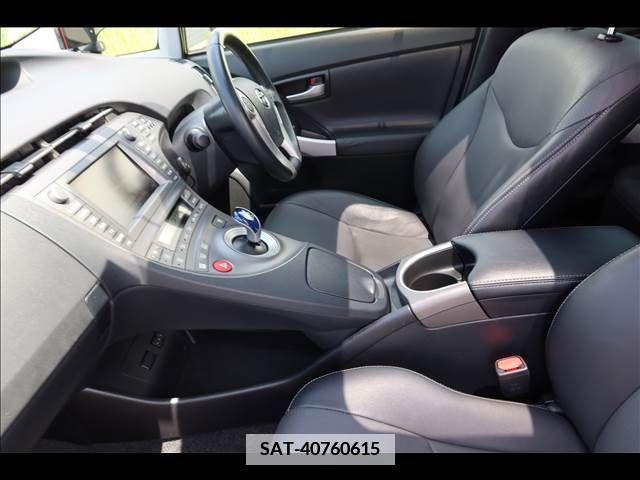 Toyota PRIUS 2014-02 352306-18