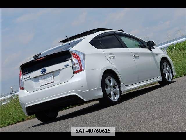 Toyota PRIUS 2014-02 352306-7