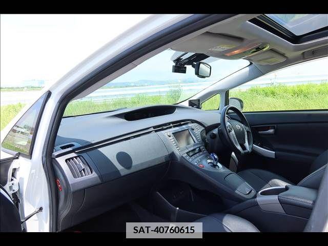 Toyota PRIUS 2014-02 352306-17