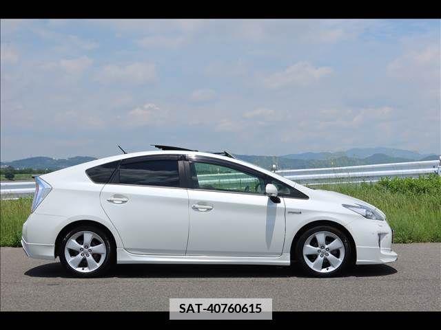 Toyota PRIUS 2014-02 352306-6