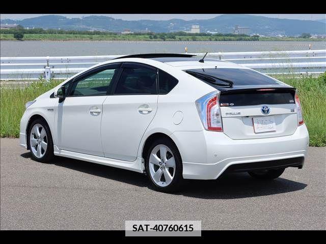 Toyota PRIUS 2014-02 352306-3